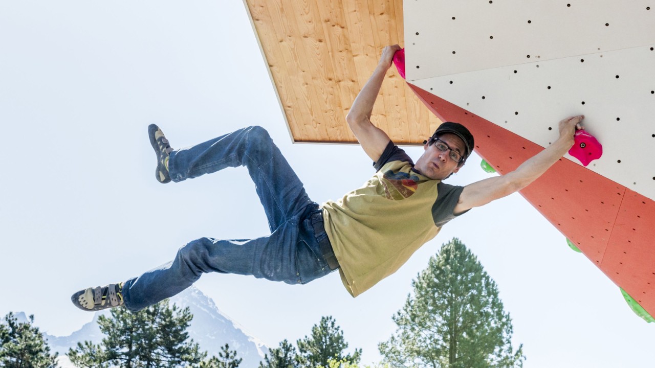 Image of a climber in the Lintharena.
