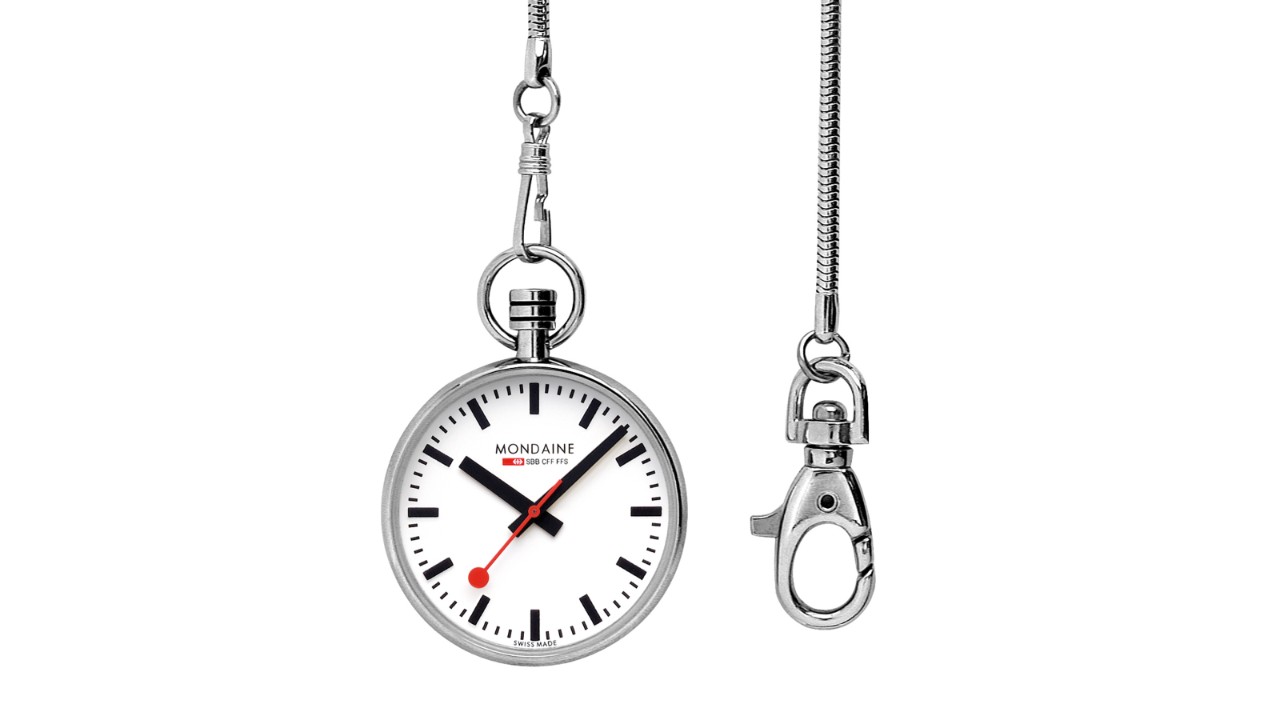 The design of this watch with polished stainless steel case, diameter 43mm, is close to the original.